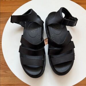 Preowned Wkmen’s Size US 7 Dr Martens Black Leather Blaire chinky sandals